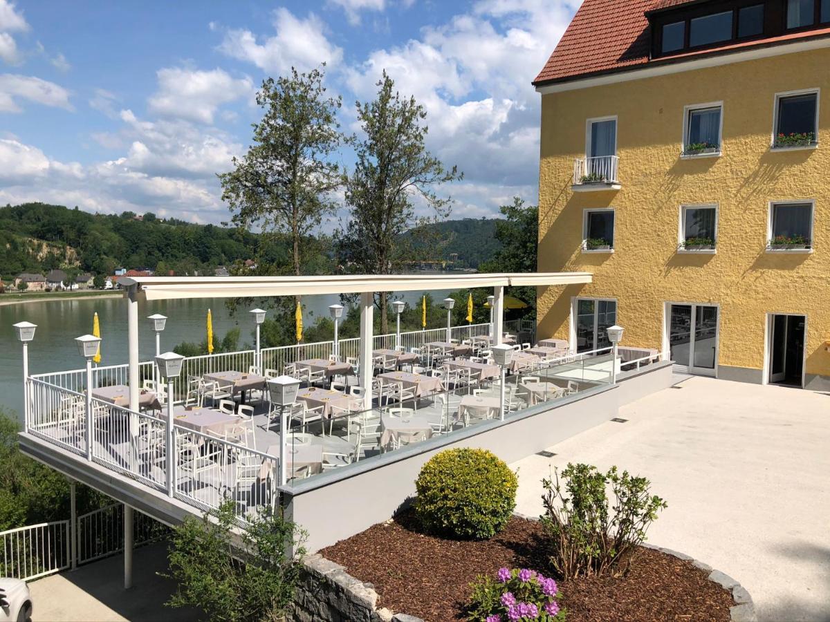 Hotel-Restaurant Faustschloessl Фельдкирхен-на-Дунае Экстерьер фото