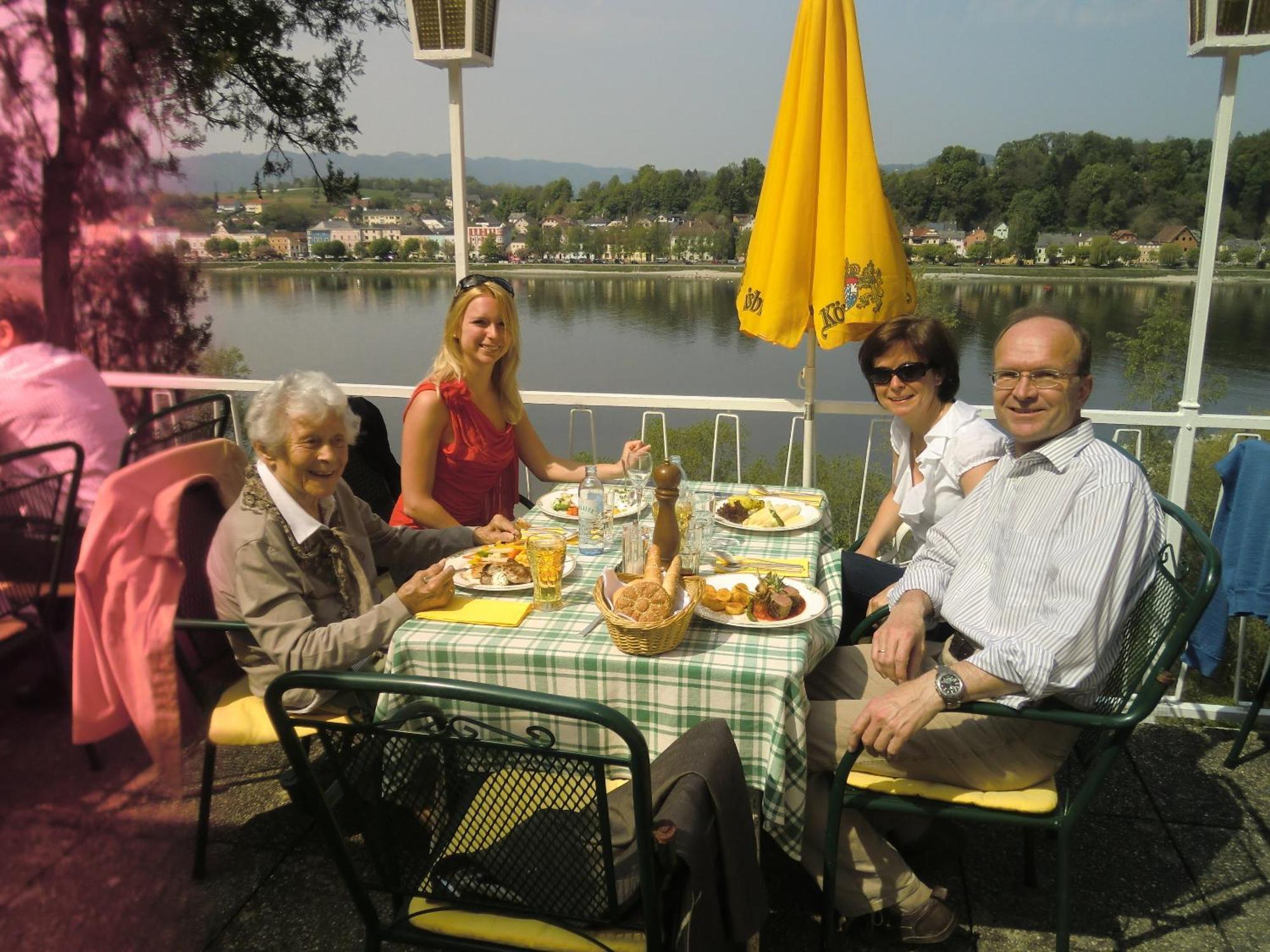 Hotel-Restaurant Faustschloessl Фельдкирхен-на-Дунае Экстерьер фото